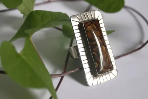 Sois courageux, bague encouragement en argent et jaspe Deschutes