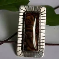 Sois courageux, bague encouragement en argent et jaspe Deschutes