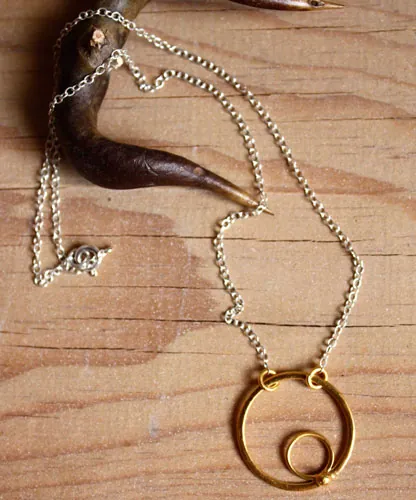 Soleil aztèque, collier cycles et survie en or et argent
