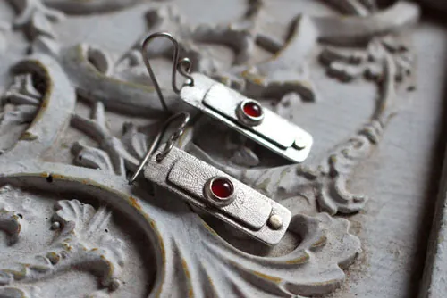 Soleil rouge, Boucles d’oreilles égyptiennes en argent, or et cornaline