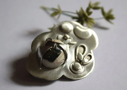 Songe d’une nuit d’été, broche rêve en couleur en argent et opale de feu
