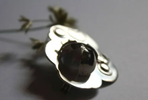 Songe d’une nuit d’été, broche rêve en couleur en argent et opale de feu