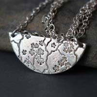 Sumiko, collier branches et fleurs de cerisier japonais en argent
