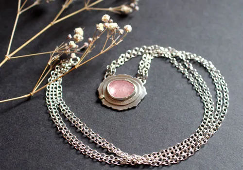 Super nova saphir, collier astronomie en argent, or et saphir rose