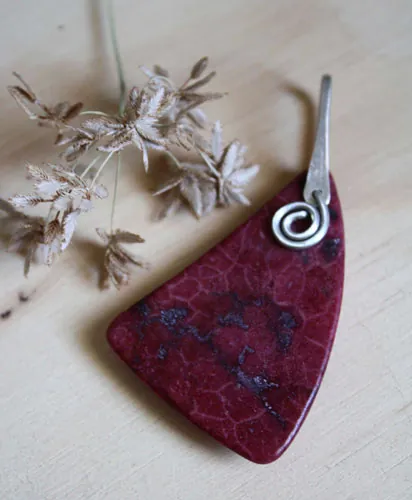 Symbiose, pendentif union marine en argent et corail rouge