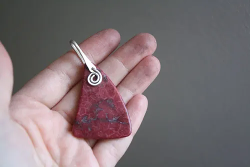 Symbiose, pendentif union marine en argent et corail rouge