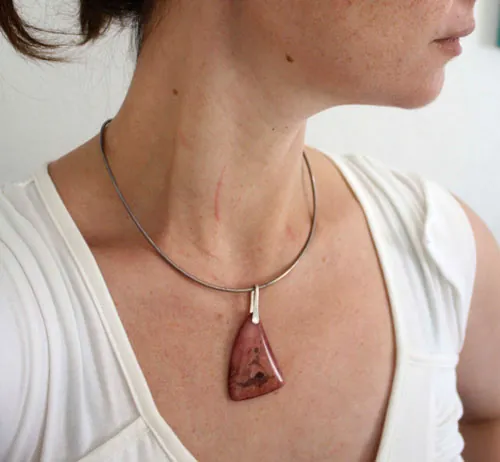 Symbiose, pendentif union marine en argent et corail rouge