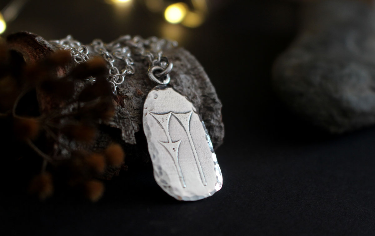 Symbole eau cunéiforme, collier écriture mésopotamienne en argent