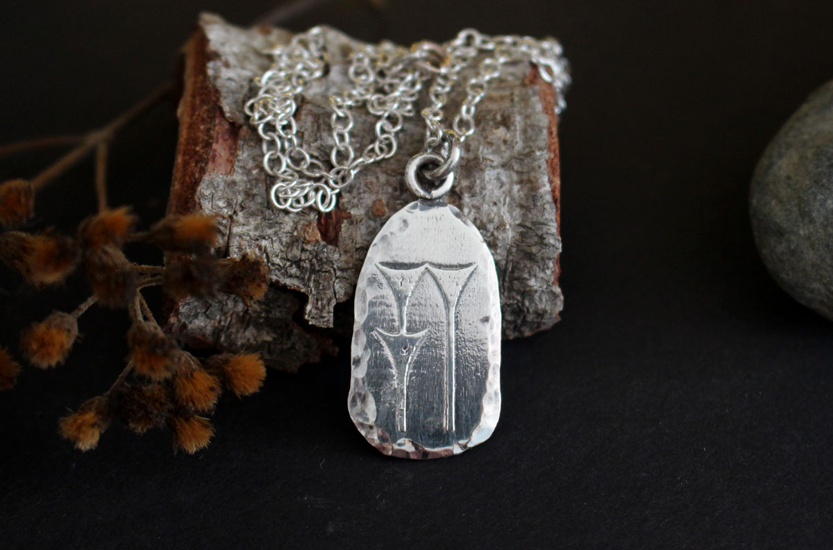 Symbole eau cunéiforme, collier écriture mésopotamienne en argent