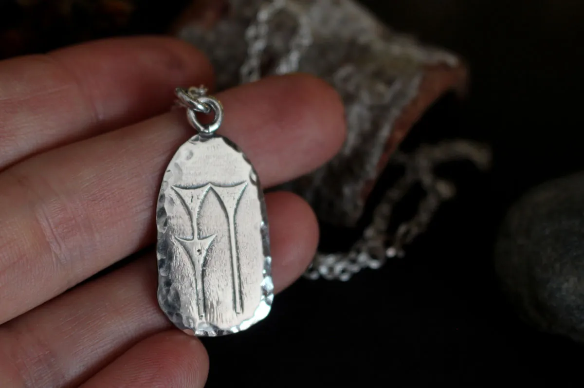 Symbole eau cunéiforme, collier écriture mésopotamienne en argent