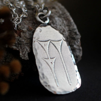 Symbole eau cunéiforme, collier écriture mésopotamienne en argent