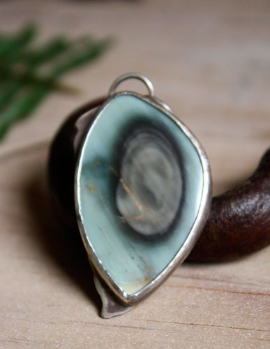 Sauvage, pendentif aventure en argent et jaspe impérial royal