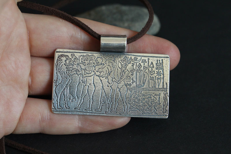 Sceau-cylindre du roi de Kisch, collier mésopotamien en argent