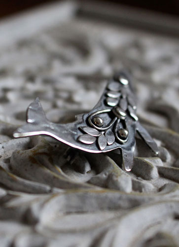 Sedna, broche baleine en argent