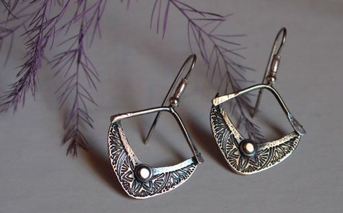 Sitara, boucles d’oreilles étoile et demie lune stylisée en argent