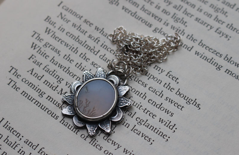 Soleil d’hiver, collier nature en argent et agate dendritique