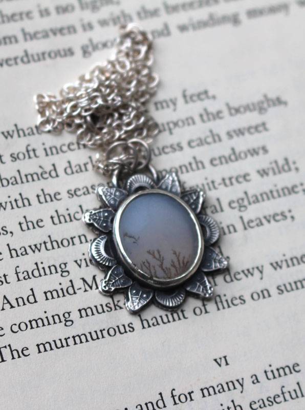 Soleil d’hiver, collier nature en argent et agate dendritique