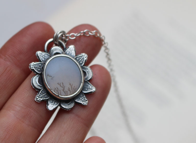 Soleil d’hiver, collier nature en argent et agate dendritique