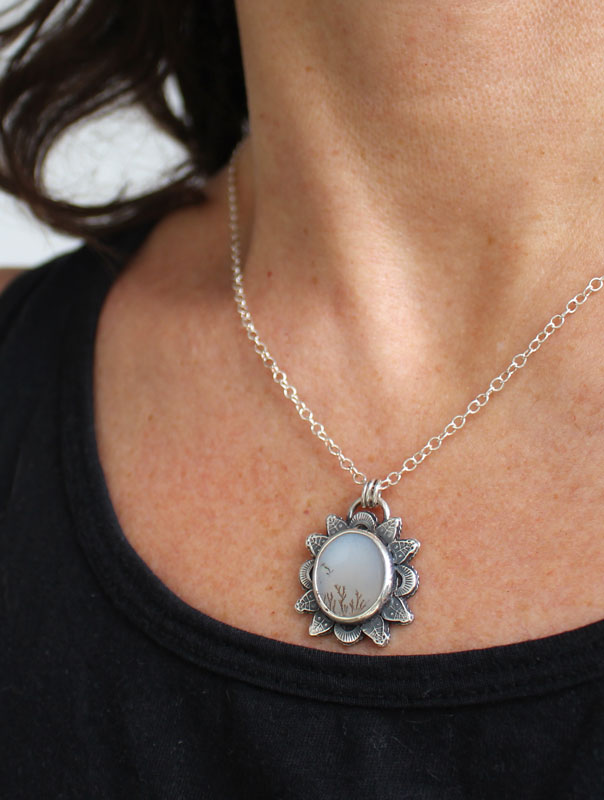 Soleil d’hiver, collier nature en argent et agate dendritique