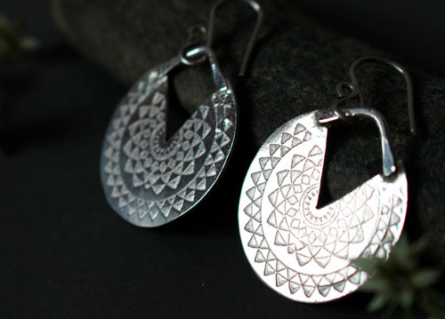 Soleil inca, boucles d’oreilles astre préhispanique en argent