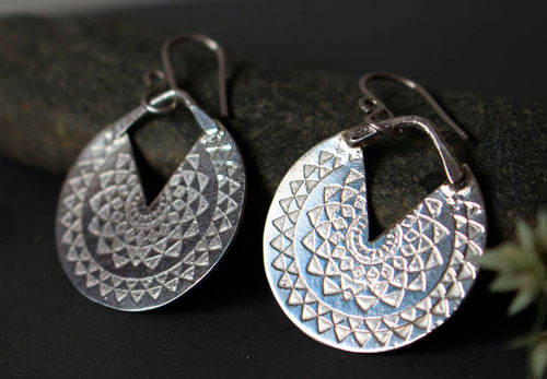 Soleil inca, boucles d’oreilles astre préhispanique en argent