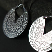 Soleil inca, boucles d’oreilles astre préhispanique en argent