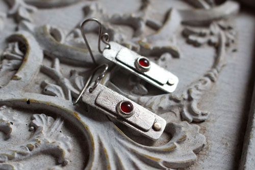 Soleil rouge, Boucles d’oreilles égyptiennes en argent, or et cornaline