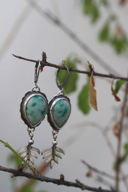 Sous-bois, boucles d’oreilles fougère celtique en argent et jaspe
