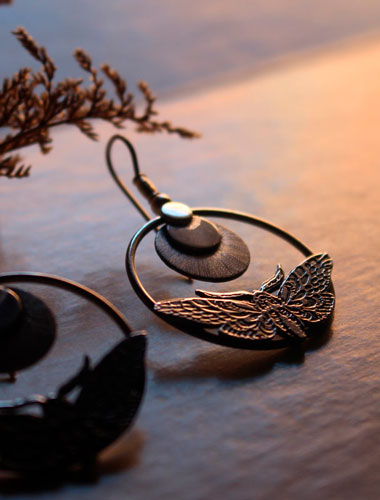 Sphinx, boucles d’oreilles papillons de nuit et lune en argent