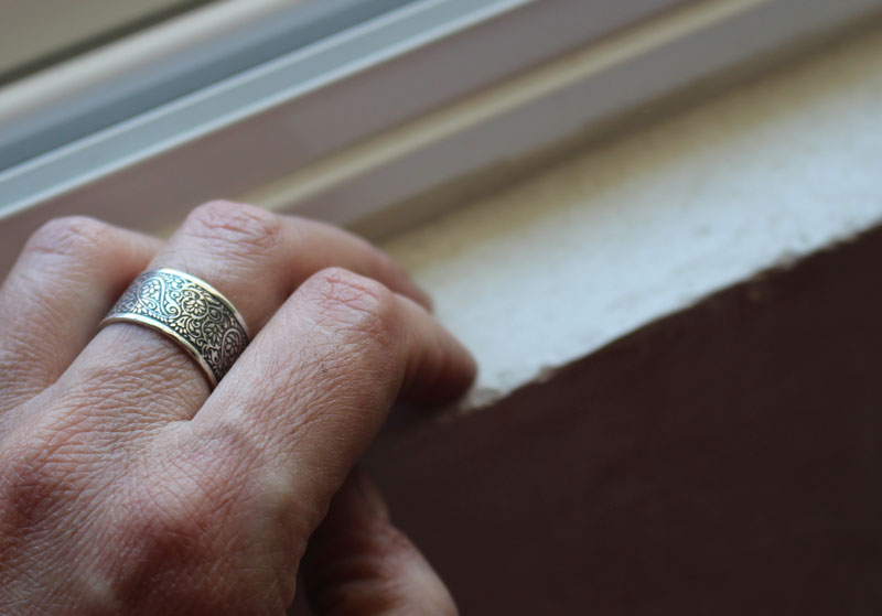 Sur la route de la soie, bague gravée cachemire oriental en argent