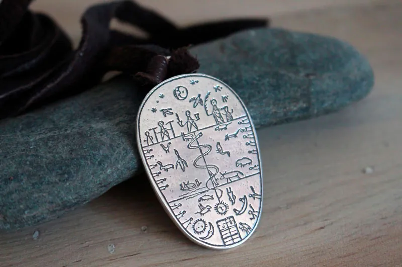 Tambour sami, collier instrument chamanique de Laponie en argent