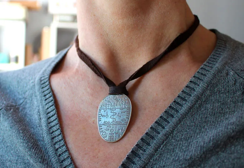 Tambour sami, collier instrument chamanique de Laponie en argent