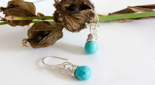 Tana, boucles d’oreilles et pendentif sang de la terre en argent et magnésite
