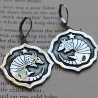 Tatou, boucles d’oreilles animal à carapace en argent