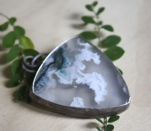 Terre de glace, pendentif paysage de banquise en argent et agate mousse