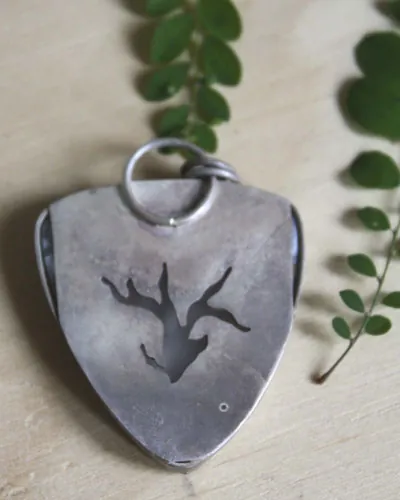 Terre de glace, pendentif paysage de banquise en argent et agate mousse