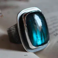 Ton cœur est gravé dans mon écorce, bague fidélité en argent et labradorite