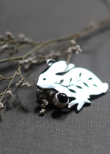 Totem lapin, pendentif guide Amérindien en argent et onyx