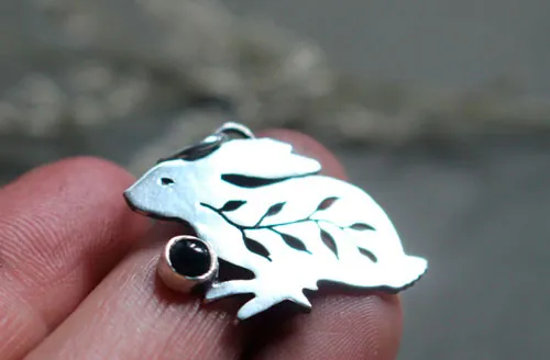 Totem lapin, pendentif guide Amérindien en argent et onyx