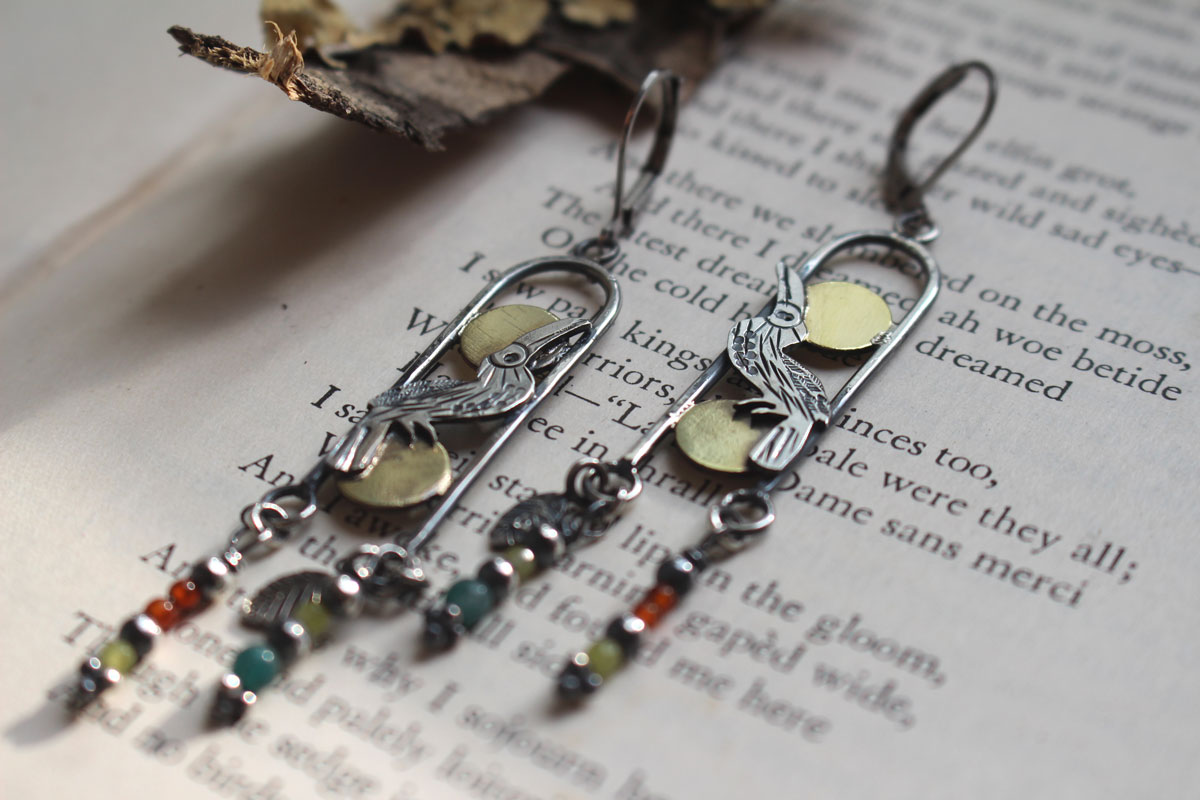 Toucan, boucles d’oreilles oiseau exotique en argent, laiton, cornaline et agate verte