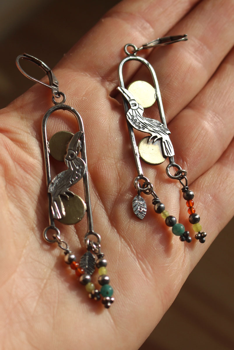 Toucan, boucles d’oreilles oiseau exotique en argent, laiton, cornaline et agate verte