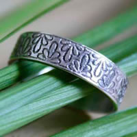 bague tranquillité avec des fleurs d'hortensia