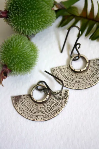 Tribal, boucles d’oreilles demi-lune aztèque en argent
