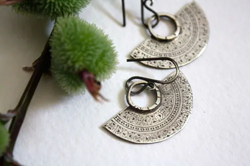 Tribal, boucles d’oreilles demi-lune aztèque en argent