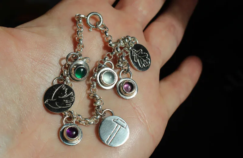 Tribu, bracelet famille en argent, améthyste, alexandrite, pierre de lune et onyx