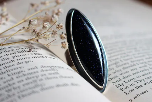 Tu n’es plus là, bague commémoration en argent et goldstone bleue