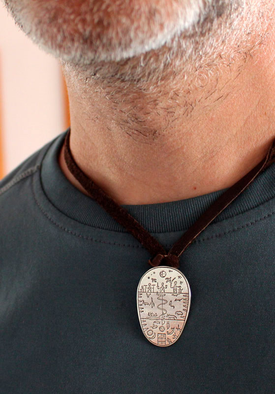 Tambour sami, collier instrument de cérémonie chamanique de laponie en argent