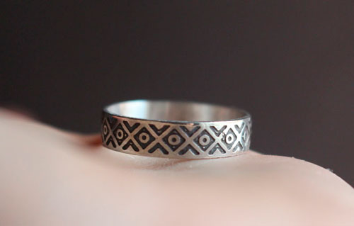 Tribal, bague carrés et cercles ethniques en argent