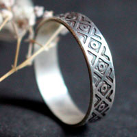 Tribal, bague carrés et cercles ethniques en argent