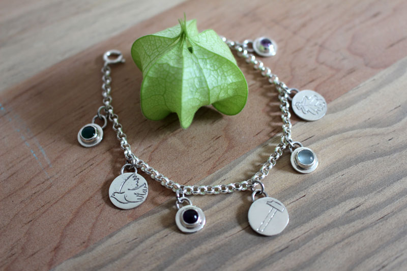 Tribu, bracelet famille en argent, améthyste, alexandrite, pierre de lune et onyx